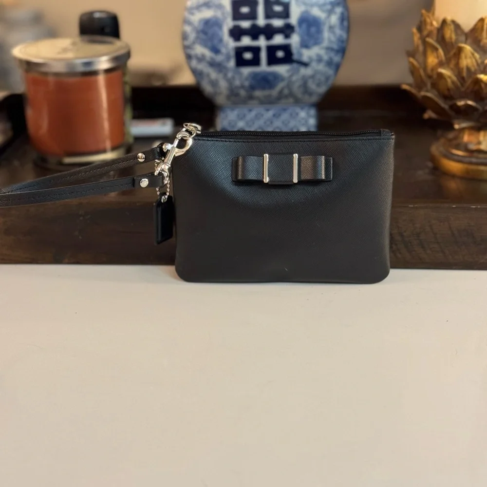 🖤 COACH BLACK DARCY SAFFIANO LEATHER BOW WRISTLET! - Picture 3 of 7